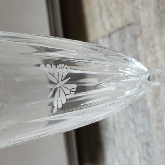 Set of champagne glasses with a craved butterfly on them - Picture 2 of 3